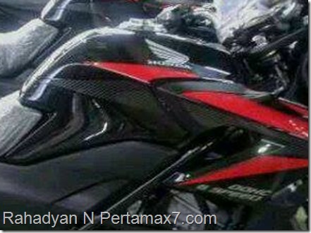 honda CB150R black carbon red