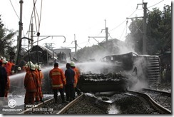 KRL_VS_MOBIL_TANGKI_BBM_009