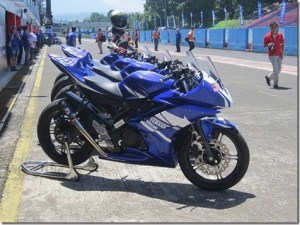 yamaha-R15-YACR-2013_thumb.jpg
