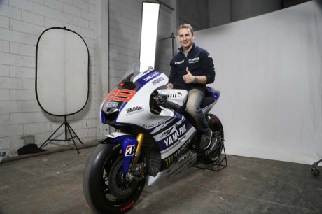 2014-Yamaha-YZR-M1-Livery-13