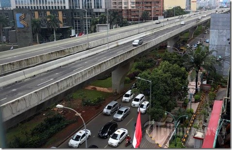 20140128_202541_tkp-tabrakan-pemotor-dan-mobil-di-jlnt-kp-melayu-tn-abang