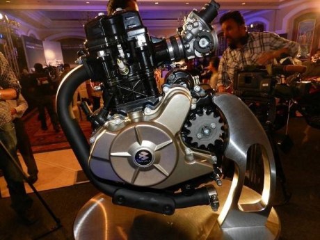 bajaj-pulsar-200ns-engine-02-Small.jpg