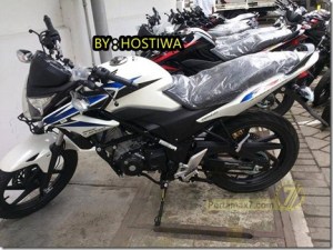 honda-CB150R-white-blue_thumb.jpg