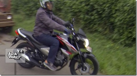 Honda new megapro injeksi 2014 street shoot