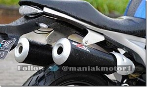 Honda-tiger-ala-ducati-monster-795-8_thumb.jpg