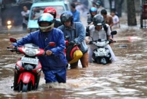 motor-mogok-terjang-banjir.jpg