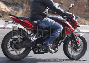 New-Bajaj-Pulsar-200-NS-with-Fuel-Injection-Spy-Shots-rush-lane-1