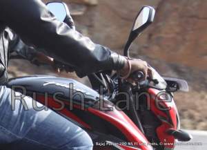 New-Bajaj-Pulsar-200-NS-with-Fuel-Injection-Spy-Shots-rush-lane-14