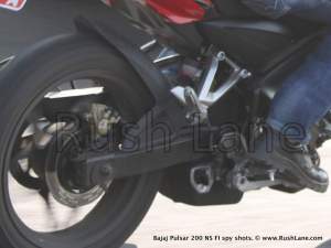 New-Bajaj-Pulsar-200-NS-with-Fuel-Injection-Spy-Shots-rush-lane-18