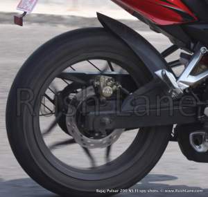 New-Bajaj-Pulsar-200-NS-with-Fuel-Injection-Spy-Shots-rush-lane-20