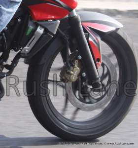 New-Bajaj-Pulsar-200-NS-with-Fuel-Injection-Spy-Shots-rush-lane-21