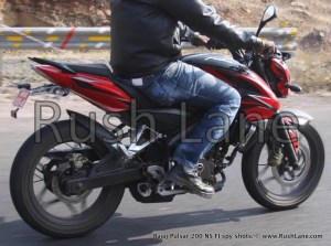 New-Bajaj-Pulsar-200-NS-with-Fuel-Injection-Spy-Shots-rush-lane-4.jpg