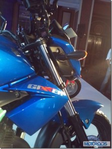 Suzuki-GIXXER-150-15_thumb.jpg