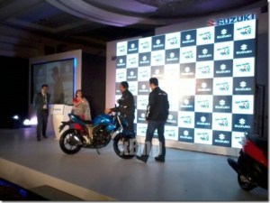 Suzuki-Gixxer-Launch_thumb.jpg