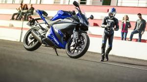 2014-Yamaha-YZF-R125-EU-Race-Blu-Static-004