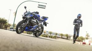 2014-Yamaha-YZF-R125-EU-Race-Blu-Static-005
