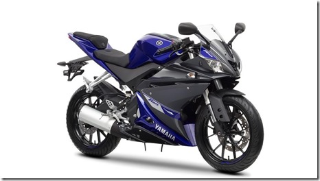 2014-Yamaha-YZF-R125-EU-Race-Blu-Studio-001