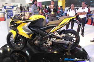 Bajaj-Pulsar-SS400-Side.jpg