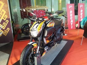 Ducati-motif-Batik-Indonesia-4.jpg