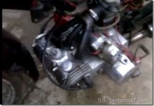 honda-Grand-3-cylinder-pasang_thumb.jpg