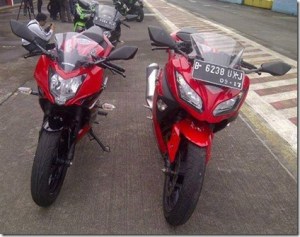 Kawasaki-Ninja-250-RR-MONO-VS-Kawasaki-Ninja-250-FI.jpg