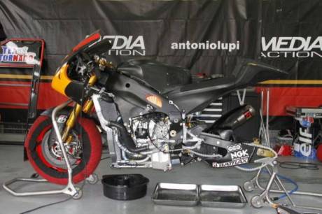 Yamaha-FTR-M1-Forward-Racing