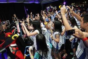 Glow Party setelah lari malam di Glow Run GT125&nbsp;Bandung
