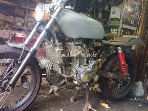 Honda-CB-modip-320-cc-pakai-head-cylinder-Yamaha-Vixion-1.jpg