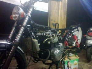 Honda-CB-modip-320-cc-pakai-head-cylinder-Yamaha-Vixion-4.jpg