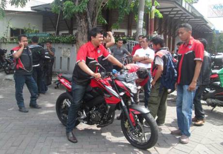kawasaki bajaj pulsar 200ns jatim