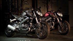 2014-Yamaha-MT125-EU-Anodized-Red-Static-006