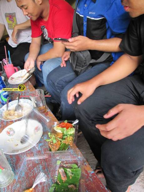 Rumah Makan Ikan laut Hj. Tipa Gresik Jawa Timur 1