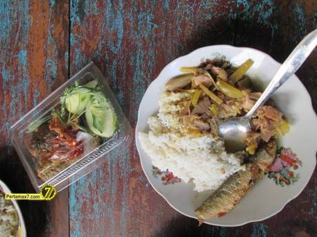 Rumah Makan Ikan laut Hj. Tipa Gresik Jawa Timur 3