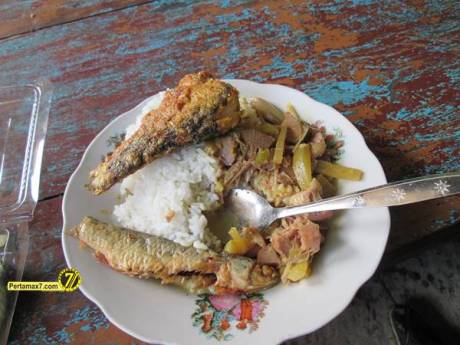 Rumah Makan Ikan laut Hj. Tipa Gresik Jawa Timur 5