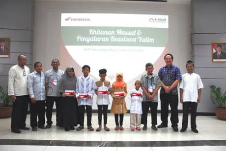 AHM Adakan Khitanan Masal dan Salurkan Beasiswa Educare 02