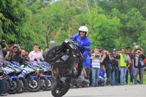 Aksi stunt ride menggunakan R25 sebagai bagian dari sesi&nbsp;entertainment