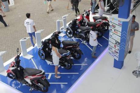 Booth Yamaha Revs Your Heart di Jakarta Fair 2014 (4)