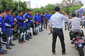Briefing teori test ride R25 sebelum praktek oleh instruktur&nbsp;Yamaha