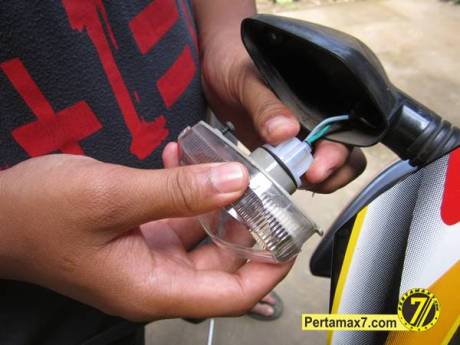 ganti Bohlam Sein Honda New megapro 3