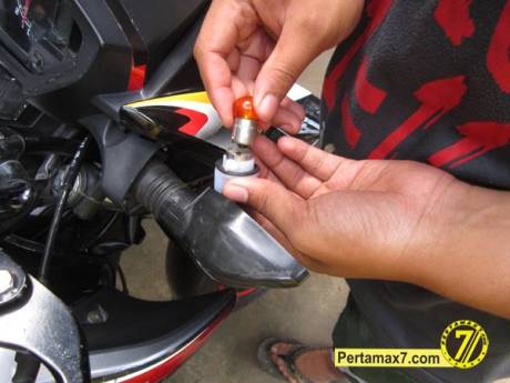 ganti Bohlam Sein Honda New megapro 5