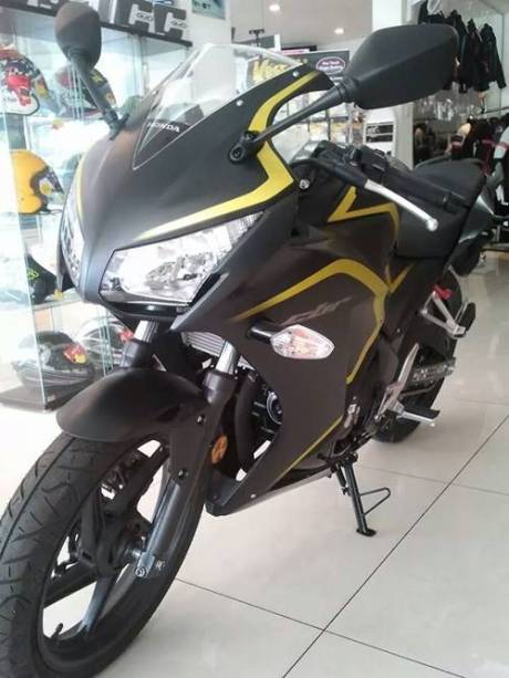 New Honda CBR250R dua keen eyes 2015 yellow Line 00