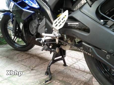 Pasang Standart Tengah di Yamaha R15 pakai punya Vixion 2