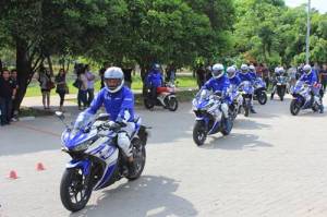 Praktek test ride konsumen R25 di kawasan&nbsp;Ancol