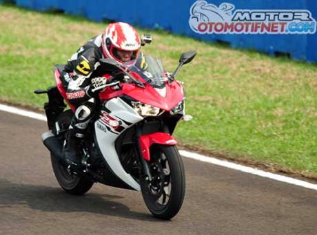 TOP-speed-Yamaha-R25-di-sentul-173-kpj-1