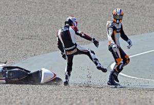 Bryan Schouten VS Scott Deroue fight on moto3 germany 2014 otomotif AWARD&nbsp;2014