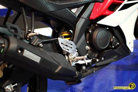 Footstep Yamaha R15 2