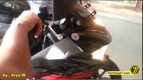 lampu dekat yamaha R25 nyala