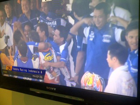 tim yamaha racing indonesia kibarkan bendera merah putih di suzuka 4 hours Japan 4