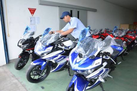 Yamaha YZF-R25 memiliki tiga warna Racing Blue, Predator Black, Diablo Red-