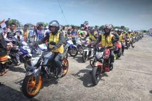 City touring komunitas Scorpio-Vixion-Byson Padang start dari sirkuit Lanud&nbsp;Tabing